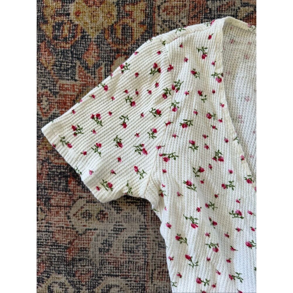 Brandy Melville Rae Floral Thermal Wrap Short Sleeve Top - Picture 4 of 5